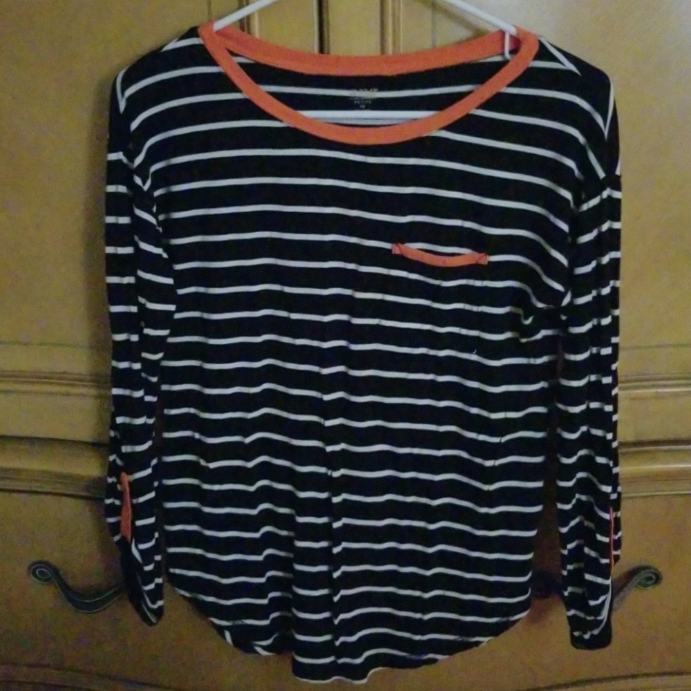 Quarter sleeve top